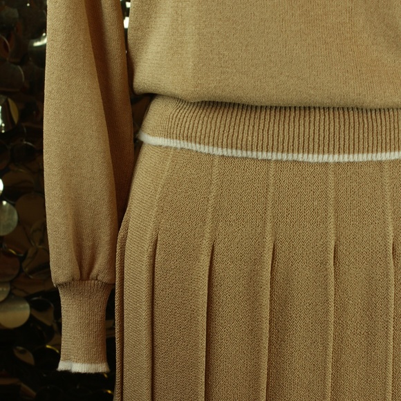 Tan + Offwhite Sweater Skirt Set - Picture 4 of 7